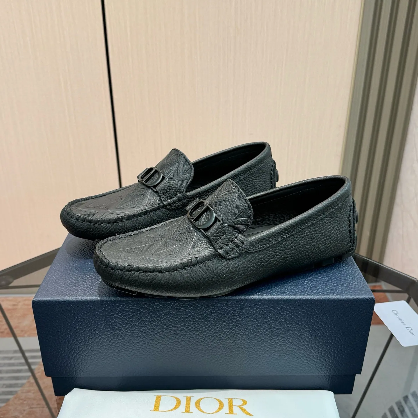 Men's shoes: 580💰 (Niu Li) (Dior Doudou shoes) Exclusive new model Official website new model The upper is made of high-quality imported calf, the color is delicate, and the flowing luxurious texture is tailor-made for exquisite men, creating a noble aura. Delicate and smooth lines. Cowhide lining. Size: 38-44, 45 customized. Outdoor driving shoes for experienced drivers🚗